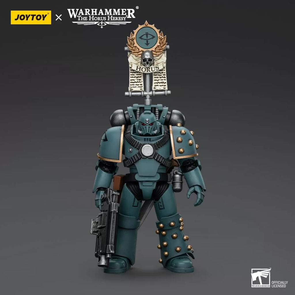 JoyToy Warhammer Collectibles: 1/18 Scale Sons of Horus MKIV Tactical Squad Legionary with Legion Vexilla